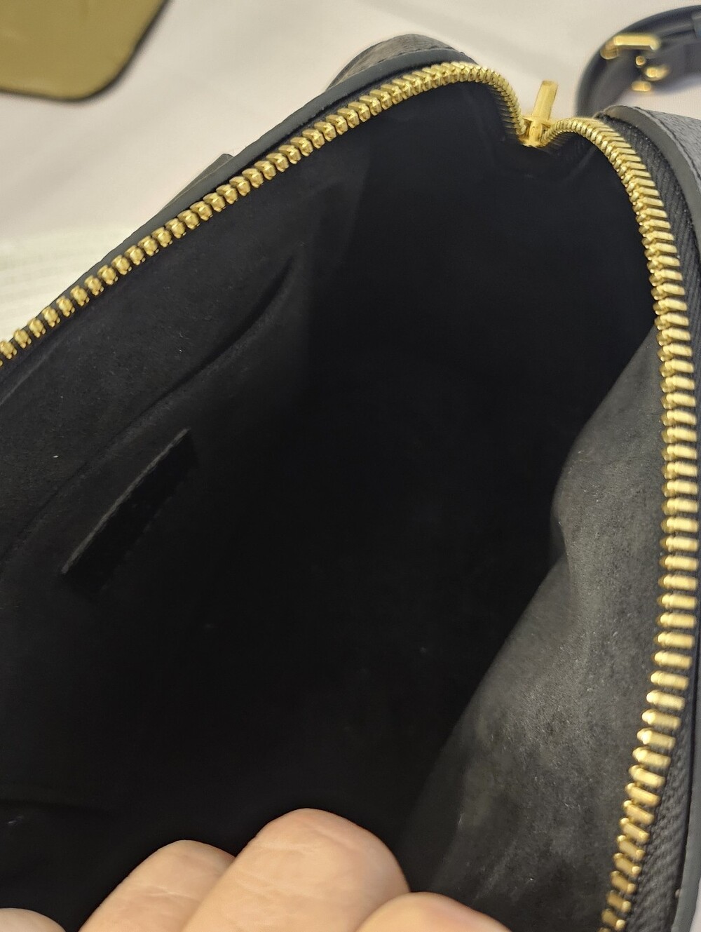 Louis Vuitton Speedy 20 Bandoulière Black Empreinte Microchipped - Picture 12 of 16